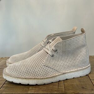 Clarks Originals Suede Perforated Chukka Boots Desert Sand Women's size 7.5